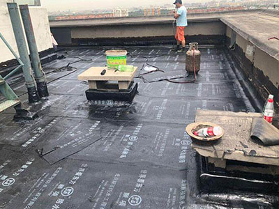 深圳龙华防水公司：针对墙面渗水_防水师傅这样做墙面防水补漏